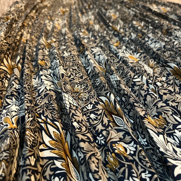 H&M Blue and Gold Patterned Maxi Skirt - Picture 4 of 6
